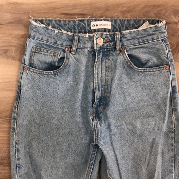 Zara Mom Fit Jeans. High-rise. Straight leg. Size 4. Light wash. - Picture 2 of 11